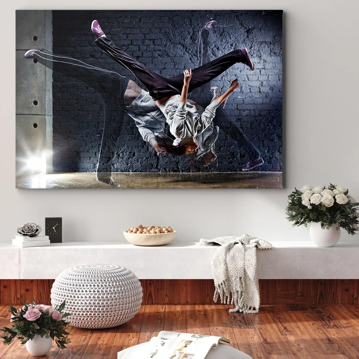 Obraz na plátne - Tanečník v dynamickom skoku o tehlovú stenu - 70x50cm - Hviezda ulice - Moderná nástenná dekorácia do obývacej izby a spálne ARTTOR