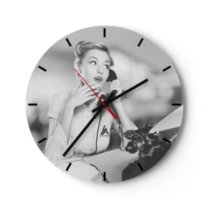 Nástenné hodiny - Žena s retro telefónom za písacím strojom - 30x30cm - Halo, tu sú 50. roky. - Moderná nástenná dekorácia do obývacej izby, kuchyne a spálne ARTTOR