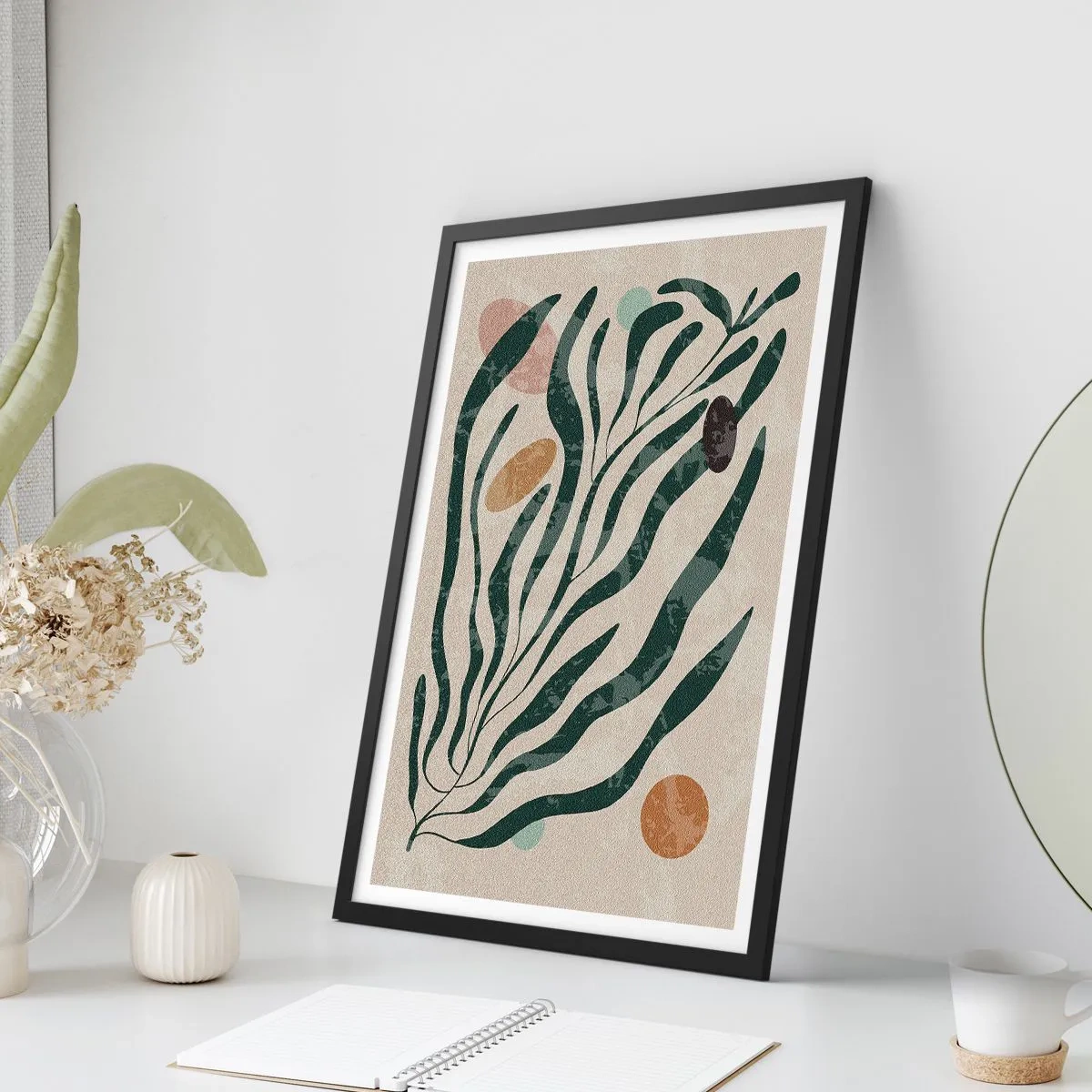 Plagát v čiernom ráme - Abstraktná rastlinná kompozícia v zelenej a béžovej farbe - 50x70cm - Uprostred zelene - Moderná nástenná dekorácia do obývacej izby a spálne ARTTOR