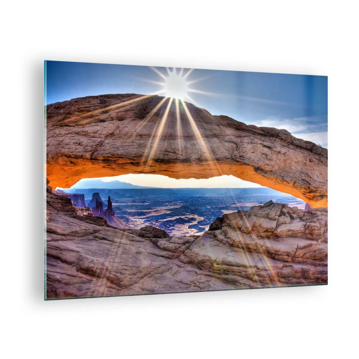 Obraz na skle - Skalný oblúk so slnečnými lúčmi na pozadí krajiny - 70x50cm - Skalnou bránou - Moderná nástenná dekorácia do obývacej izby a spálne ARTTOR