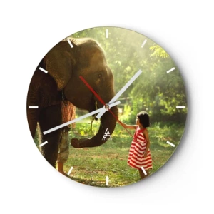 Nástenné hodiny - Dievča v červených šatách sa v lese dotýka slonieho chobota. - 30x30cm - Sila priateľstva - Moderná nástenná dekorácia do obývacej izby, kuchyne a spálne ARTTOR