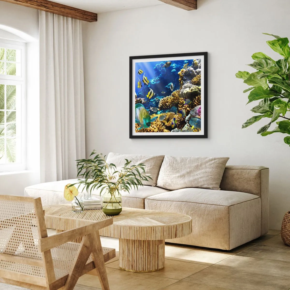 Plagát v čiernom ráme - Veľká prevádzka na prázdninovom chodníku - 50x50 cm