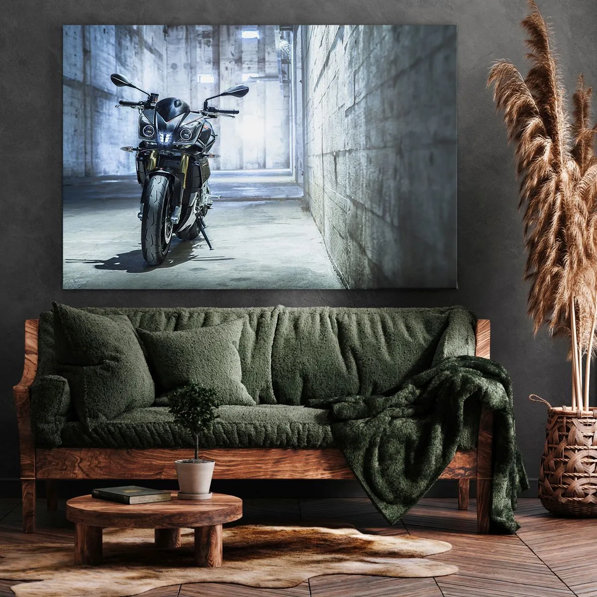 Obraz na plátne - Moderný motocykel v industriálnom interiéri - 70x50cm - Skôr ako zareve motor - Moderná nástenná dekorácia do obývacej izby a spálne ARTTOR
