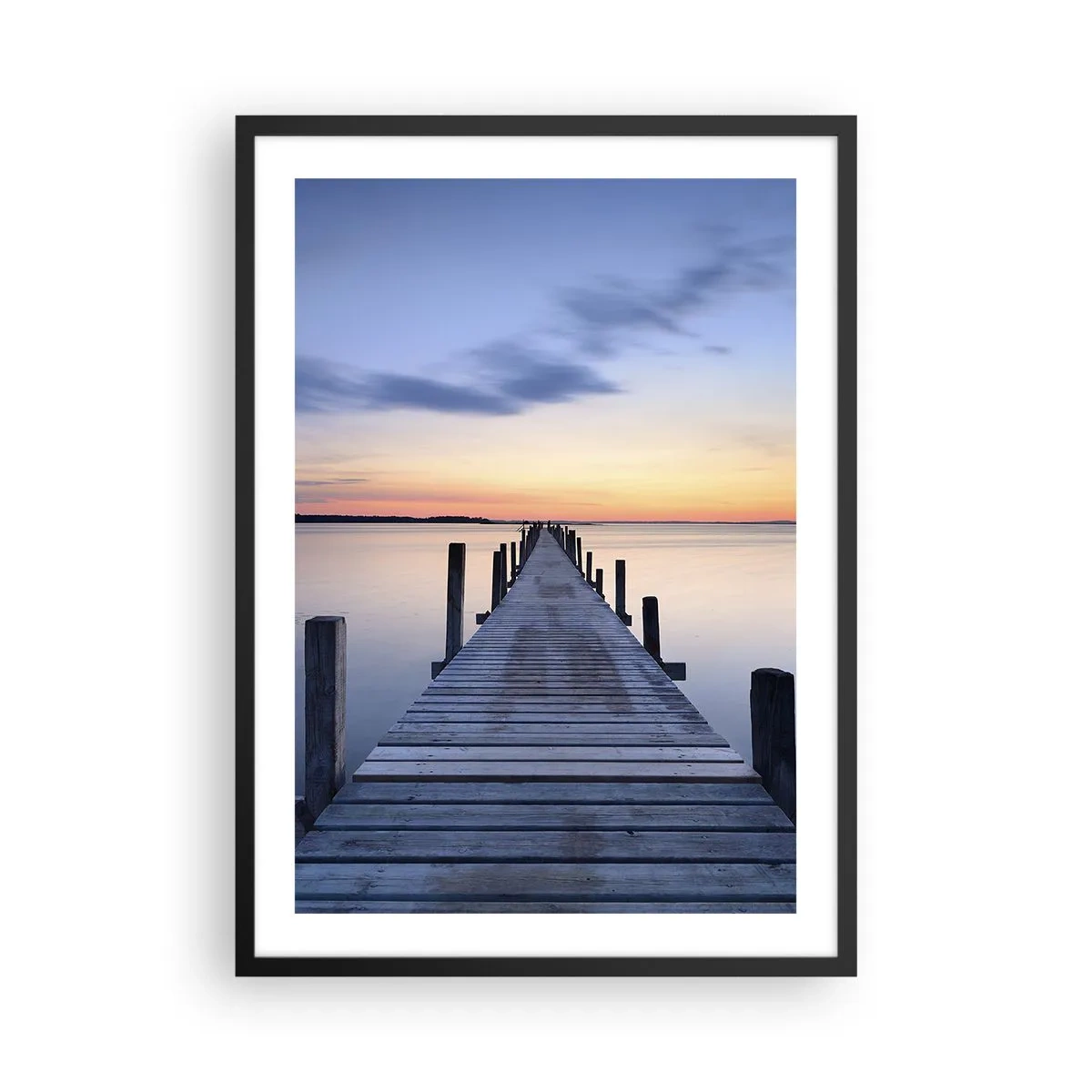 Plagát v čiernom ráme - Mólo pri jazere pri západe slnka - 50x70cm - Pokoj príjemného súmraku - Moderná nástenná dekorácia do obývacej izby a spálne ARTTOR