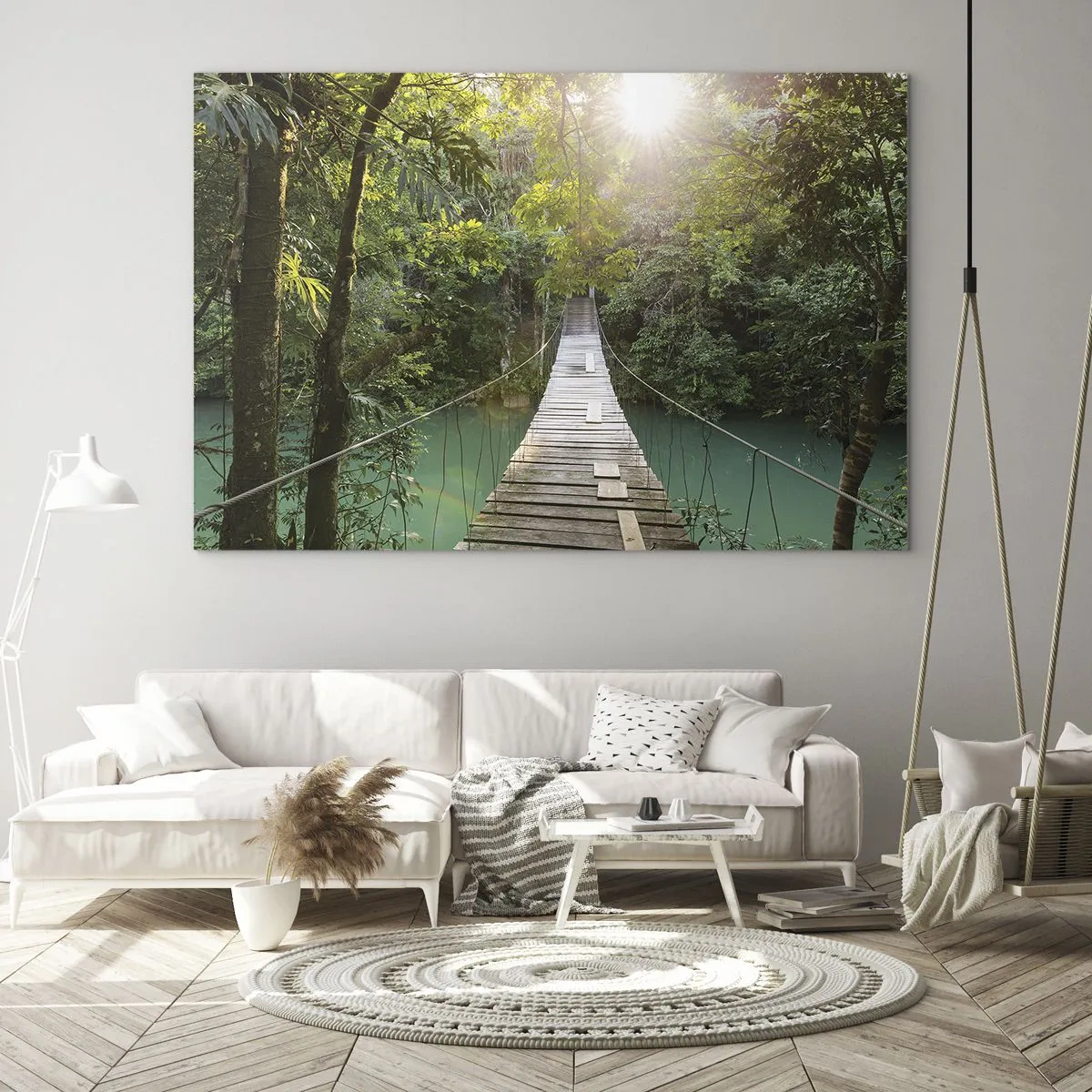 Obraz na skle - Visutý most v tropickom lese osvetlený slnečným svetlom. - 70x50cm - Nad azúrovou vodou do azúrového lesa - Moderná nástenná dekorácia do obývacej izby a spálne ARTTOR