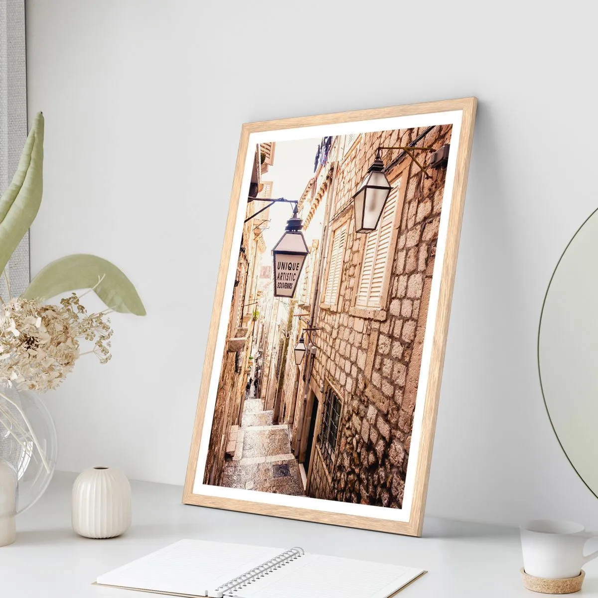 Plagát v ráme zo svetlého duba - Očarujúca ulička - 40x50 cm