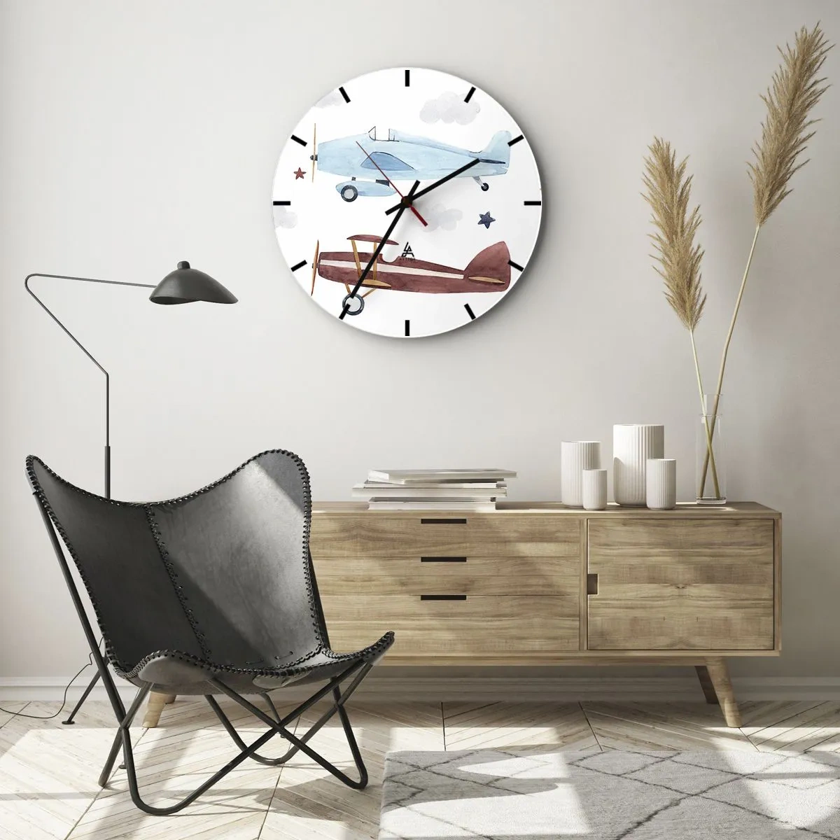 Nástenné hodiny - Ilustrácia dvoch lietadiel v retro štýle na zamračenom pozadí - 30x30cm - Pán pilot, čakáme! - Moderná nástenná dekorácia do obývacej izby, kuchyne a spálne ARTTOR