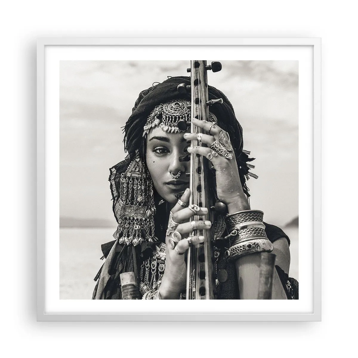 Plagát v bielom ráme - Samotná hudba orientu - 60x60 cm