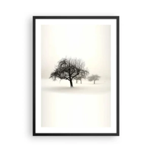 Plagát v čiernom ráme - Zimná krajina s osamelými stromami v hmlistom prostredí - 50x70cm - Zimný sen - Moderná nástenná dekorácia do obývacej izby a spálne ARTTOR