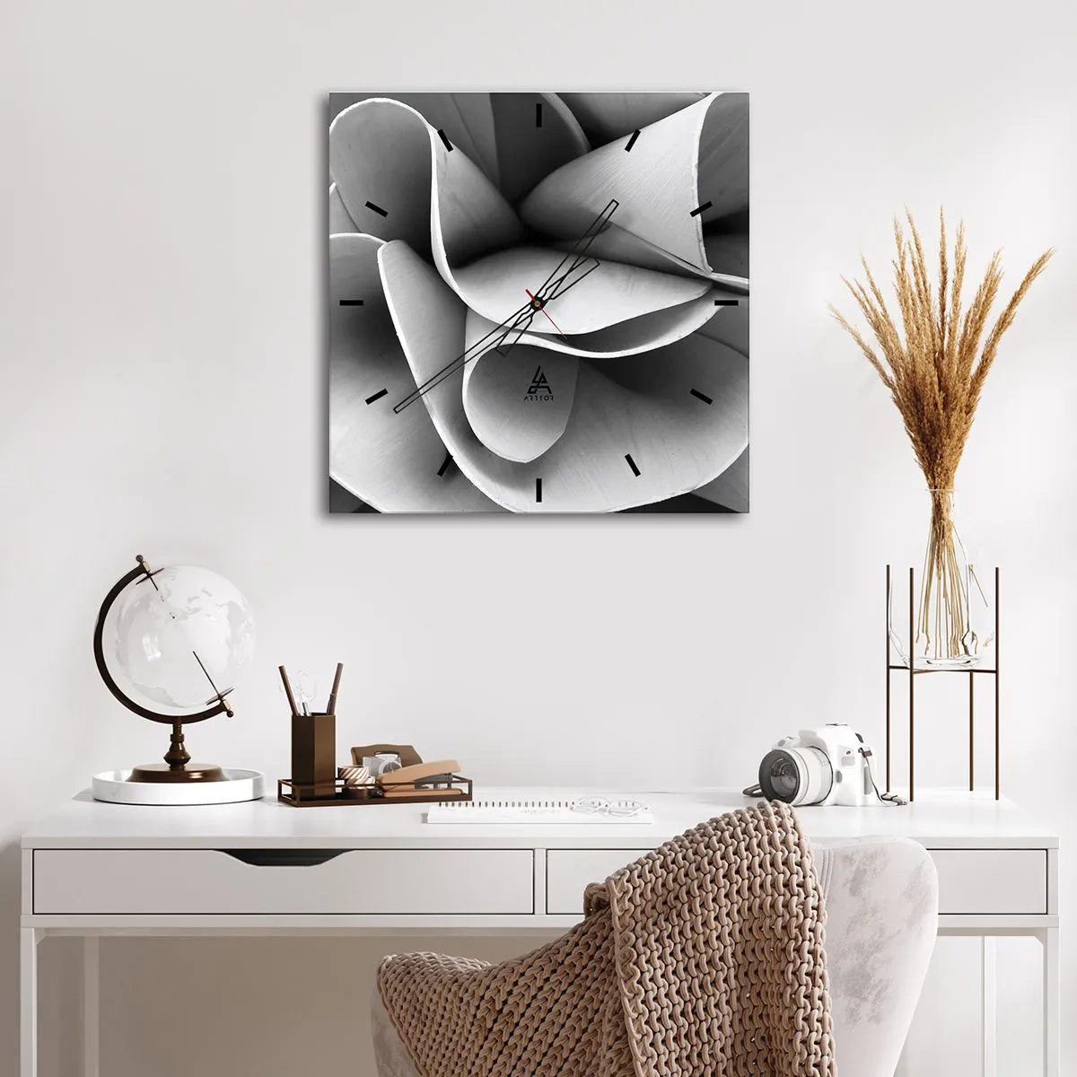 Nástenné hodiny - Deje sa vo vesmíre - 40x40 cm