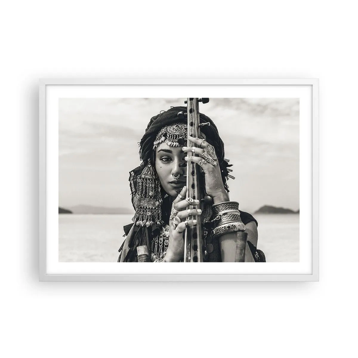 Plagát v bielom ráme - Samotná hudba orientu - 70x50 cm