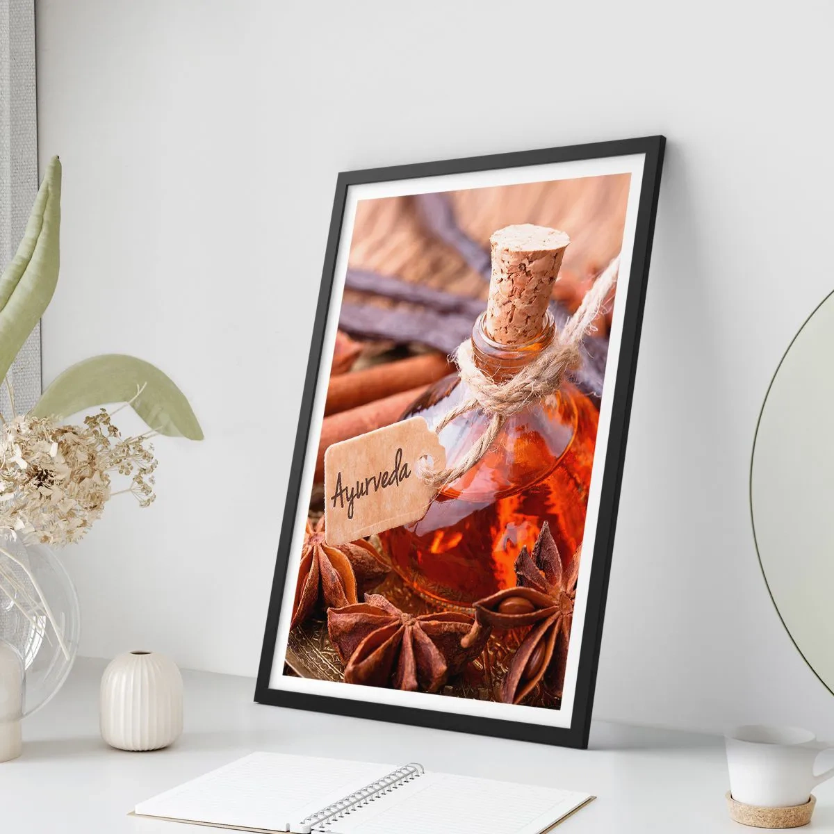 Plagát v čiernom ráme - Fľaša ajurvédskeho oleja a korenia - 50x70cm - K jednote tela a ducha - Moderná nástenná dekorácia do obývacej izby a spálne ARTTOR