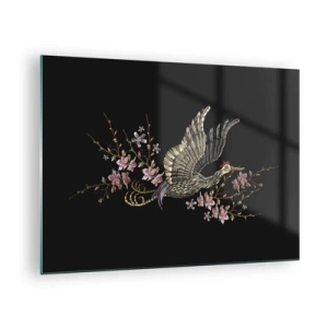 Obraz na skle - Vyšívaný vták za letu s kvetmi v pozadí na tmavom pozadí - 70x50cm - Exotický vyšívaný vták - Moderná nástenná dekorácia do obývacej izby a spálne ARTTOR