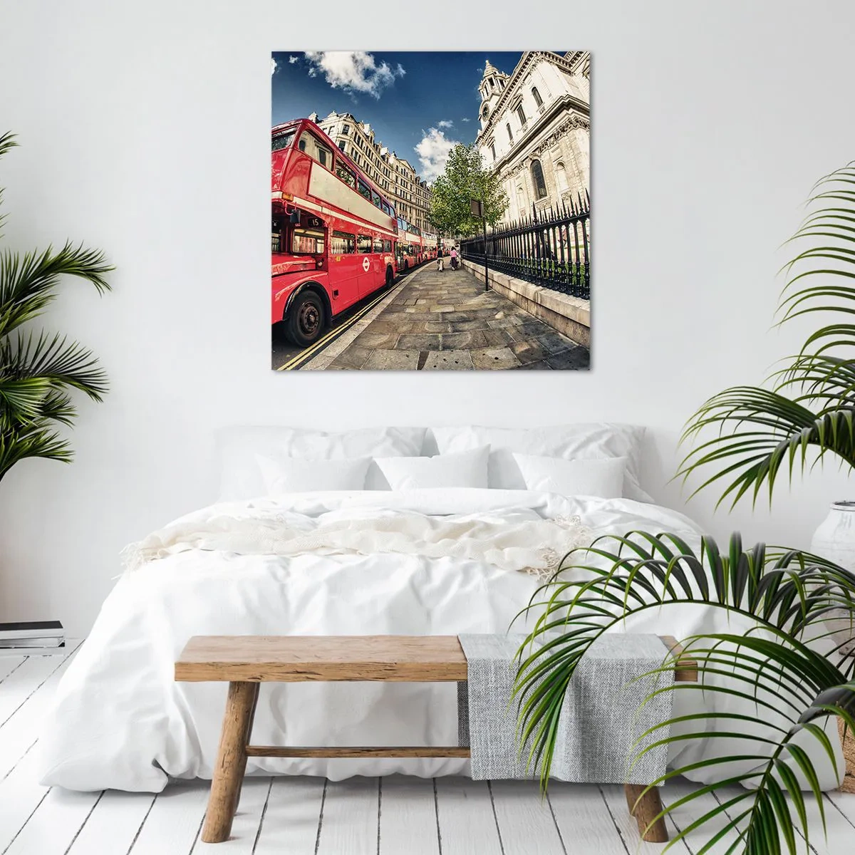Obraz na plátne - Londýnska ulica v sivej a červenej - 70x70 cm