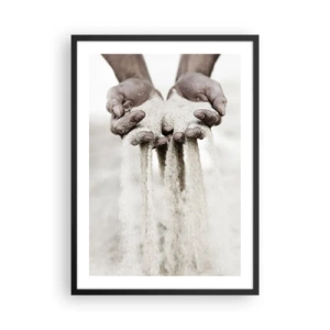 Plagát v čiernom ráme - Ruky držiace piesok, symbolizujúce prchavosť a krehkosť okamihu - 50x70cm - Týmito rukami… - Moderná nástenná dekorácia do obývacej izby a spálne ARTTOR