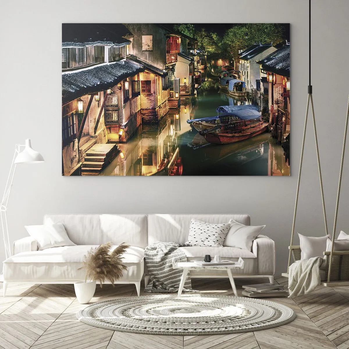 Obraz na skle - Čínska ulica v noci s loďkami a svetlami pozdĺž kanála - 70x50cm - Večer na čínskej ulici - Moderná nástenná dekorácia do obývacej izby a spálne ARTTOR