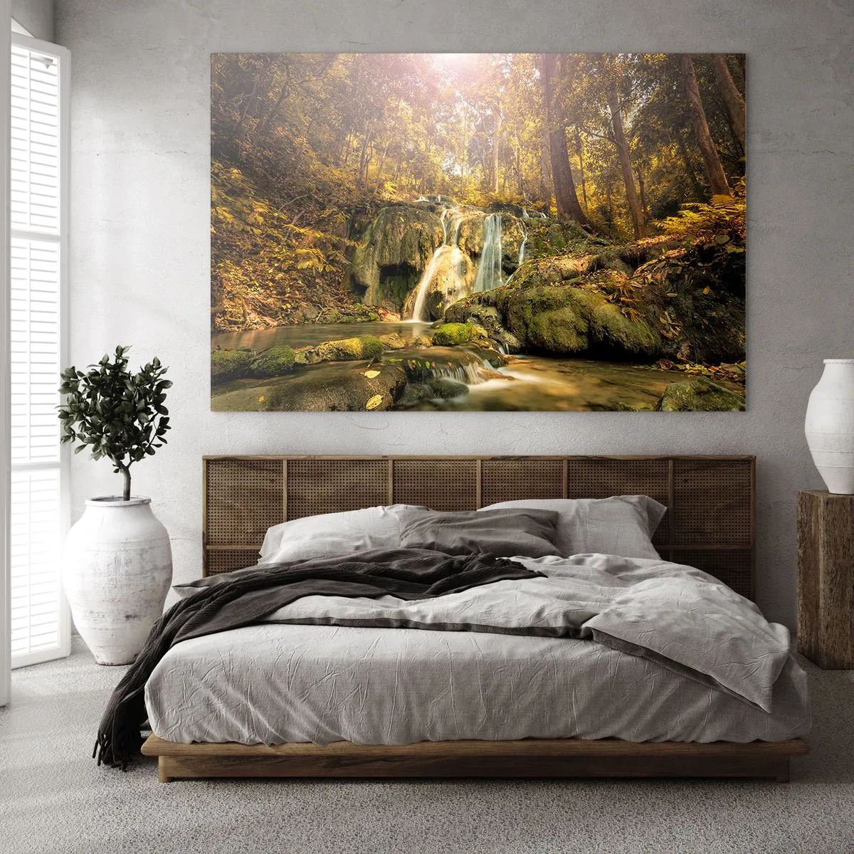 Obraz na skle - Lesná kaskáda v zeleni - 70x50cm - Lesný vodopád v zeleni - Moderná nástenná dekorácia do obývacej izby a spálne ARTTOR