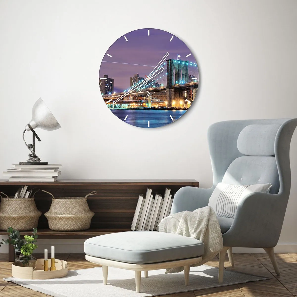 Nástenné hodiny - Most osvetlený v noci ponad rieku s výhľadom na mesto - 30x30cm - Po veľa rokov Brooklynský most - Moderná nástenná dekorácia do obývacej izby, kuchyne a spálne ARTTOR