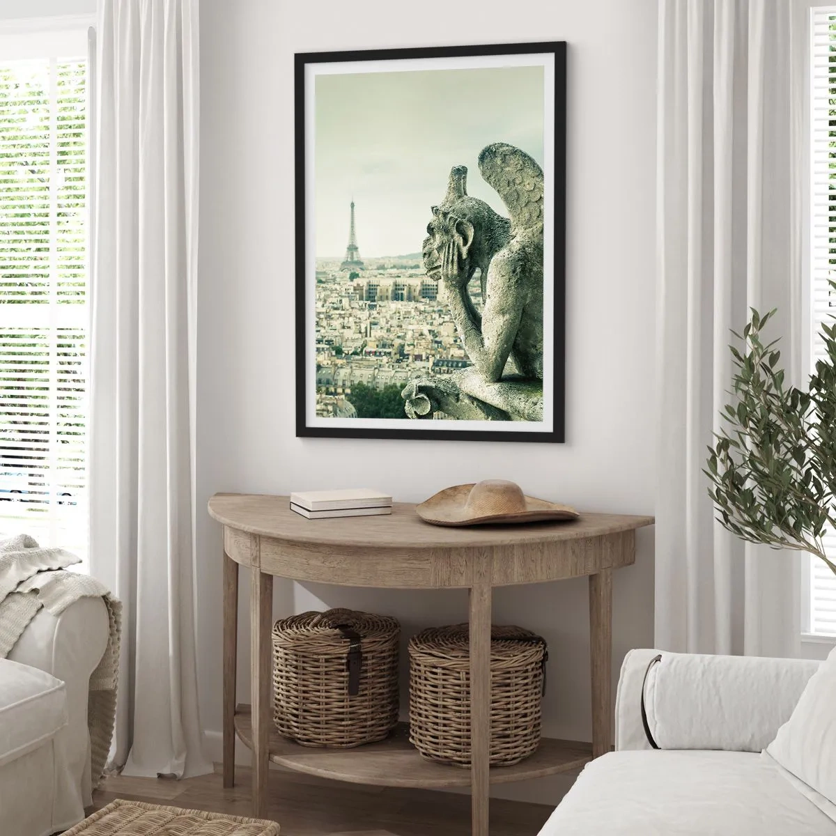 Plagát v čiernom ráme - Chrlič s výhľadom na Eiffelovu vežu a panorámu Paríža - 50x70cm - Parížske rozprávanie - Moderná nástenná dekorácia do obývacej izby a spálne ARTTOR