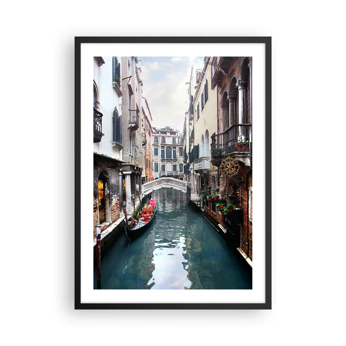 Plagát v čiernom ráme - Benátky, kanál, s, gondola, a, most - 50x70cm - Benátska krajina s gondolou a mostíkom - Moderná nástenná dekorácia do obývacej izby a spálne ARTTOR