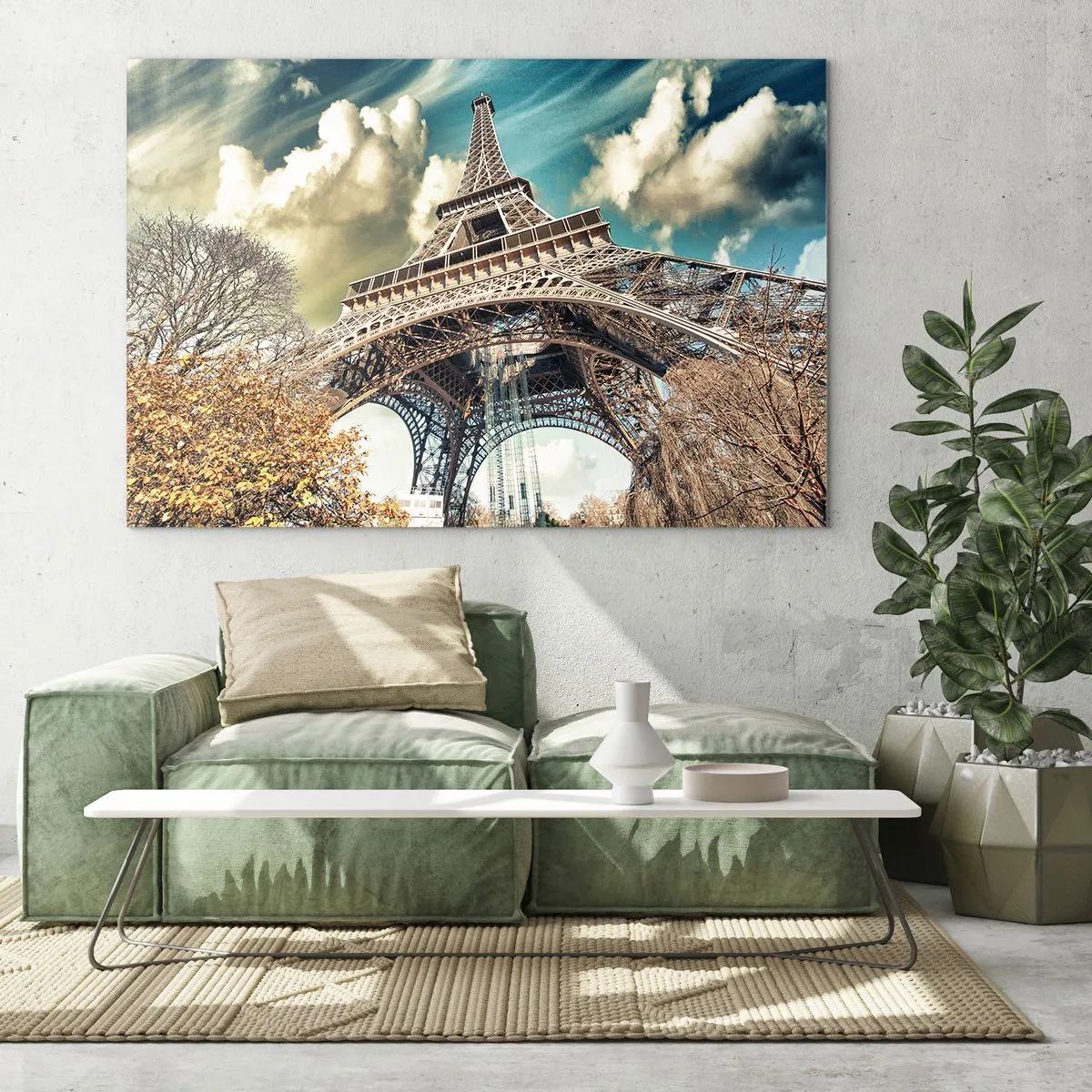 Obraz na skle - Eiffelova veža v jesennej scenérii na pozadí dynamickej oblohy - 70x50cm - A na jeseň v Paríži… - Moderná nástenná dekorácia do obývacej izby a spálne ARTTOR