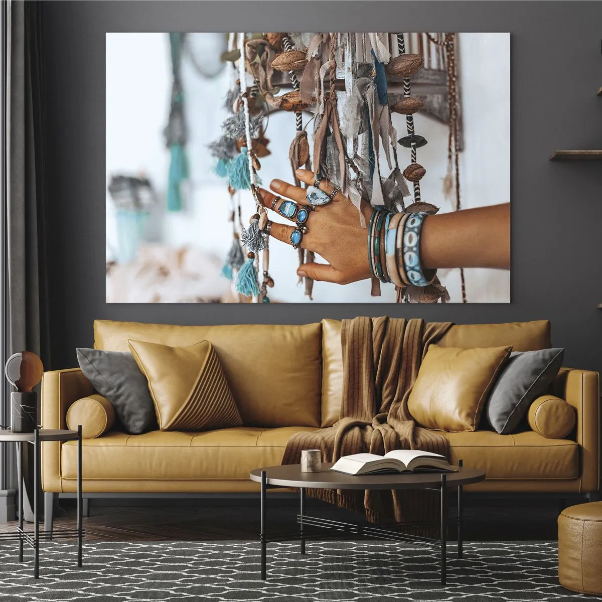 Obraz na skle - Ruka s boho šperkami dojímavá etnická dekorácia - 70x50cm - Miestne poklady - Moderná nástenná dekorácia do obývacej izby a spálne ARTTOR