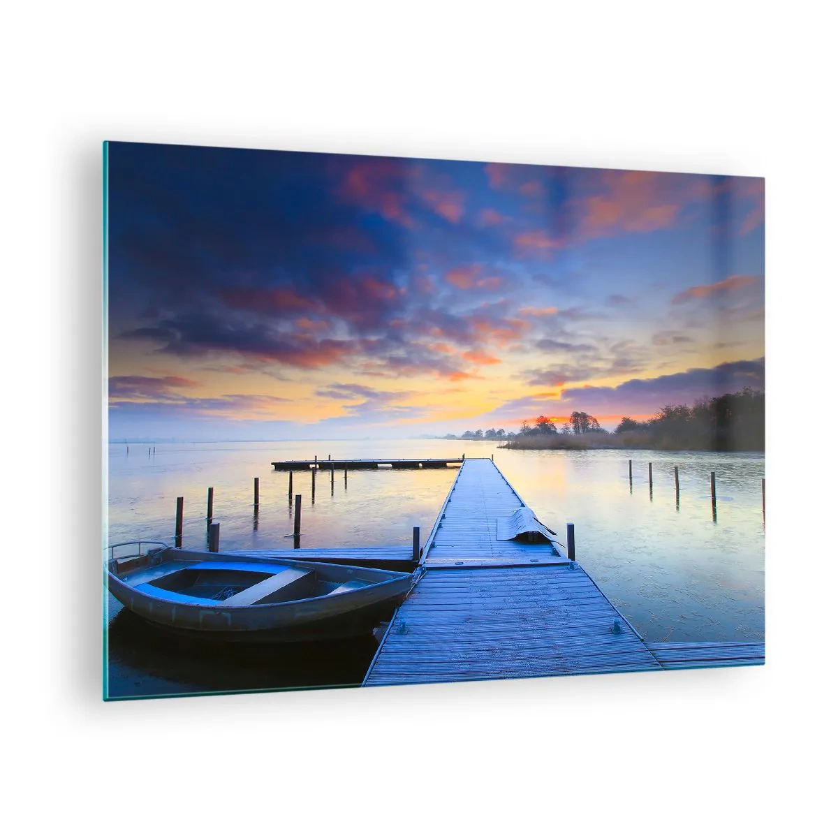 Obraz na skle - Mólo na jazere za úsvitu obklopené pokojnou prírodou - 70x50cm - Fialovo-zlatý pokoj - Moderná nástenná dekorácia do obývacej izby a spálne ARTTOR