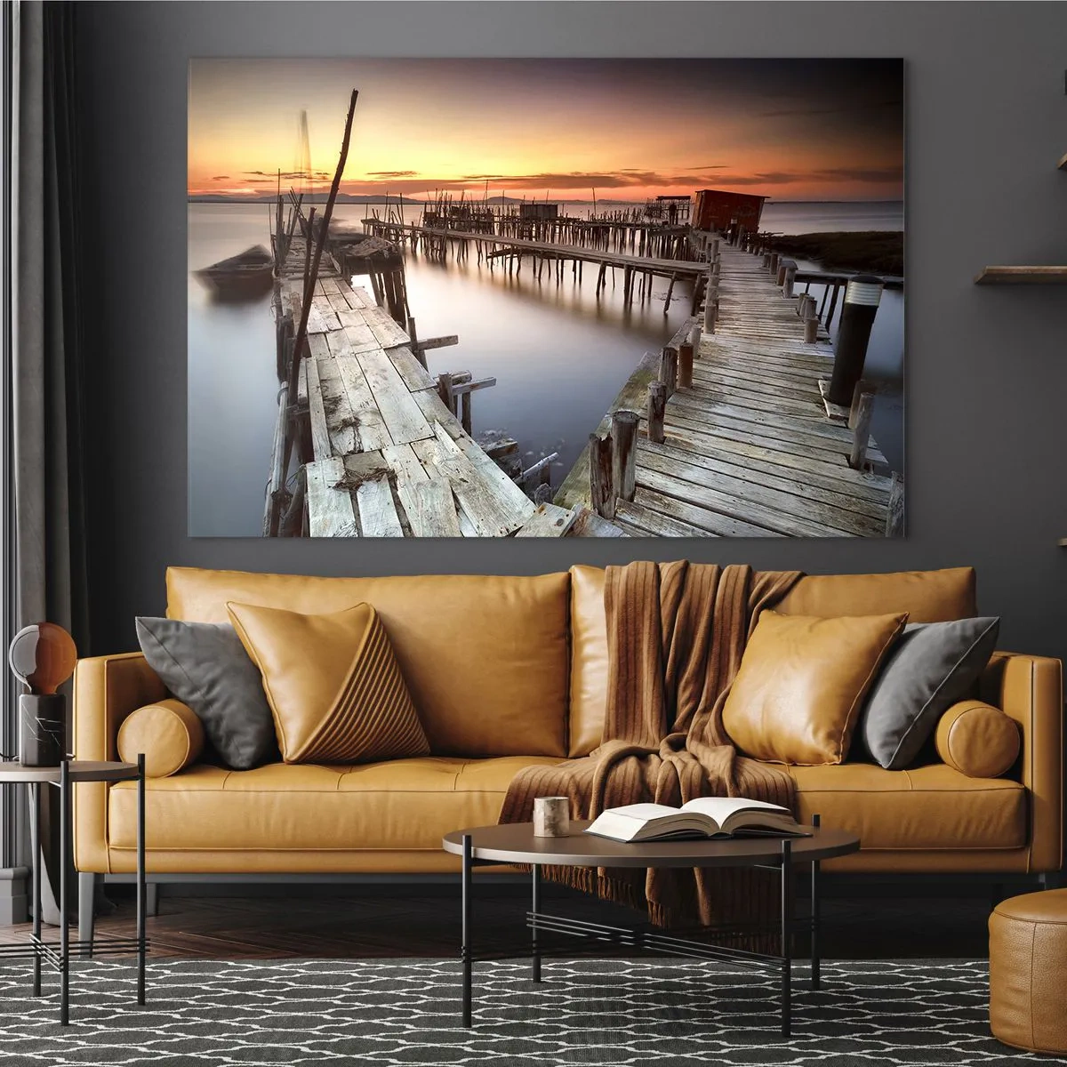 Obraz na skle - Drevené móla pri západe slnka nad pokojným jazerom - 70x50cm - Autentickosť, nie turistická atrapa - Moderná nástenná dekorácia do obývacej izby a spálne ARTTOR