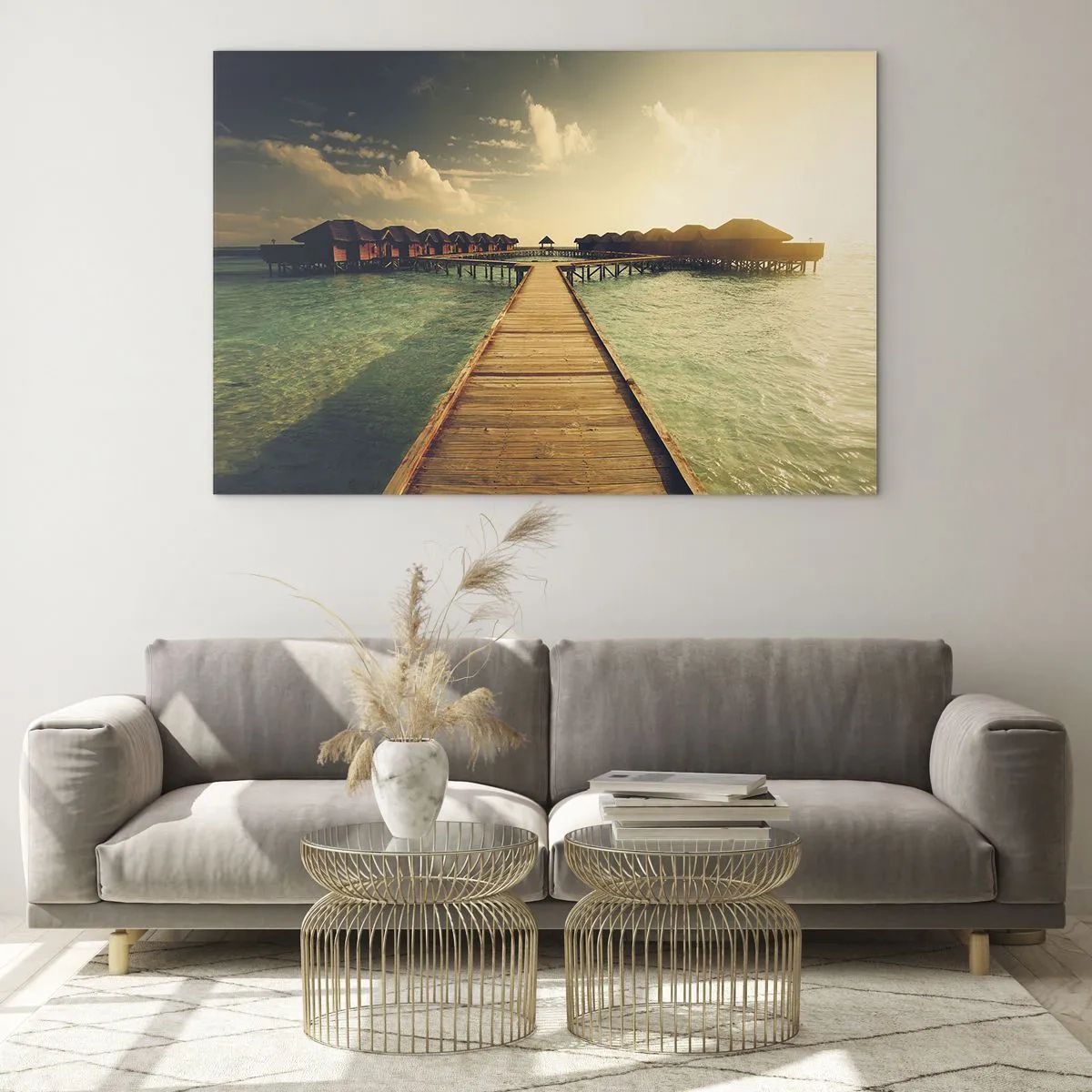Obraz na skle - Mólo vedúce k chatkám na nábreží pri západe slnka - 70x50cm - Vrelé pozvanie - Moderná nástenná dekorácia do obývacej izby a spálne ARTTOR