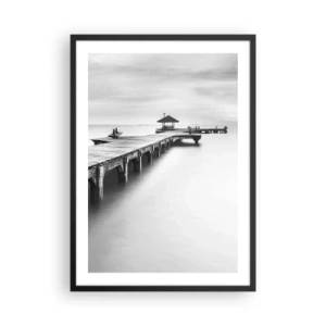 Plagát v čiernom ráme - Čiernobiele mólo nad pokojným morom - 50x70cm - Ďaleko od nás - Moderná nástenná dekorácia do obývacej izby a spálne ARTTOR