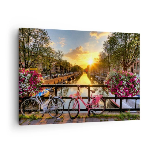 Obraz na plátne - Bicykle na moste v žiari zapadajúceho slnka - 70x50cm - Jarné ráno v Amsterdame - Moderná nástenná dekorácia do obývacej izby a spálne ARTTOR