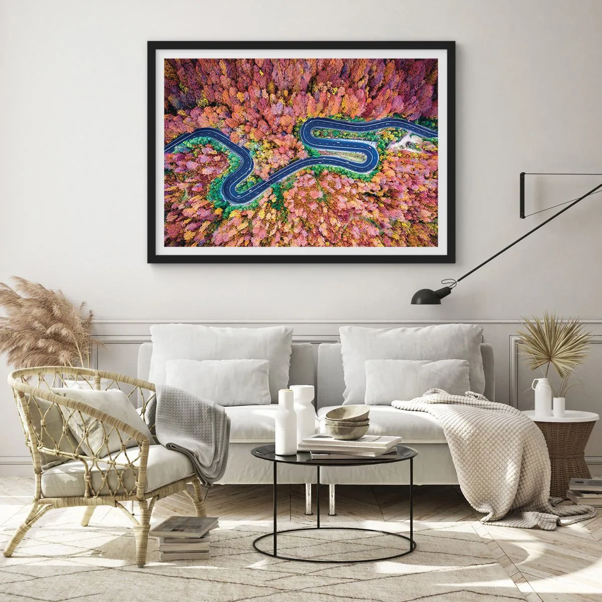 Plagát v čiernom ráme - Kľukatá cesta lesom - 91x61 cm