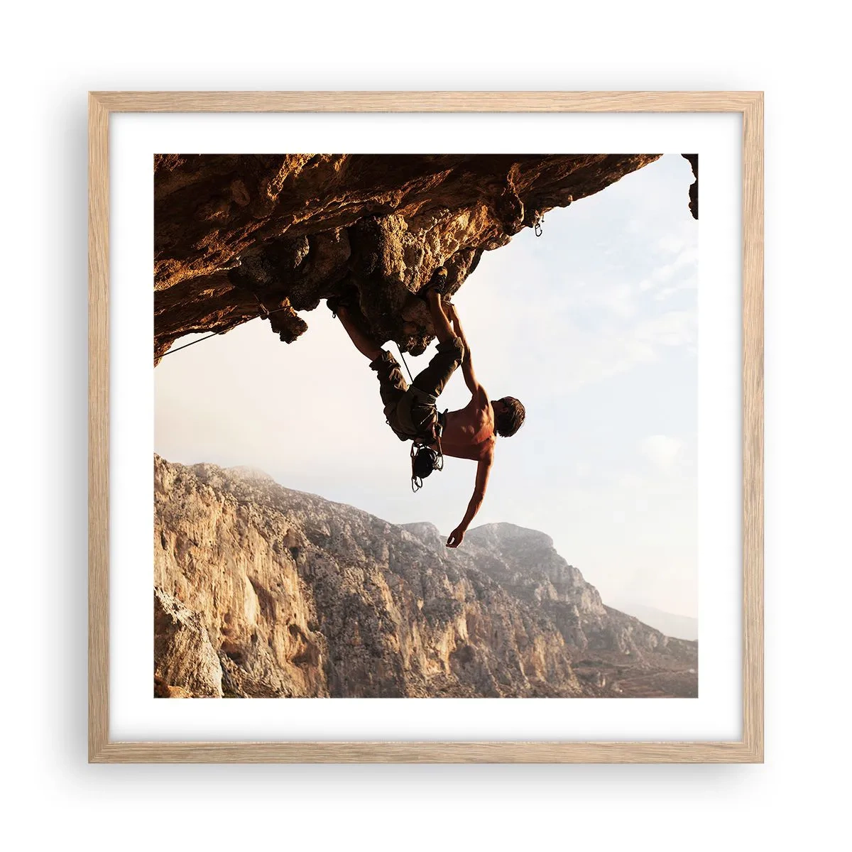 Plagát v ráme zo svetlého duba - Svet zovretý v ruke na zosuve balvanu - 50x50 cm