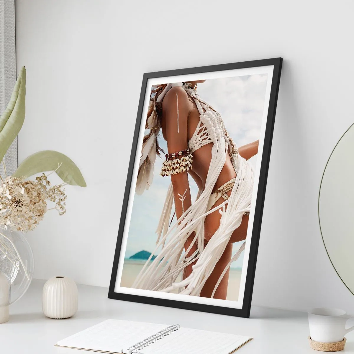 Plagát v čiernom ráme - Kňažka slnka - 61x91 cm