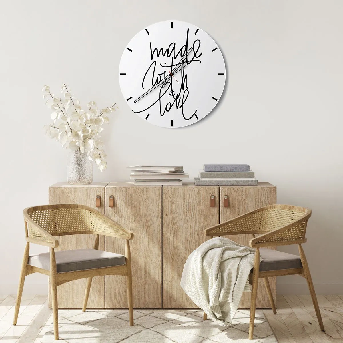 Nástenné hodiny - Minimalistické hodiny s nápisom „Vyrobené s láskou“ - 30x30cm - Najlepšia značka - Moderná nástenná dekorácia do obývacej izby, kuchyne a spálne ARTTOR