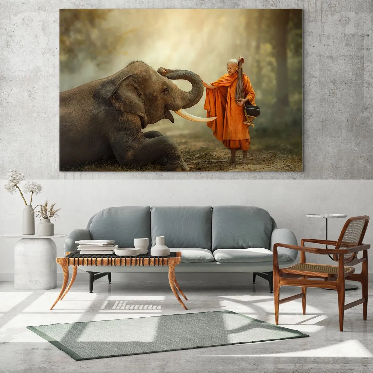 Obraz na skle - Mních v oranžovom rúchu so slonom v prírodnom prostredí - 70x50cm - Stretnutie na cestách - Moderná nástenná dekorácia do obývacej izby a spálne ARTTOR