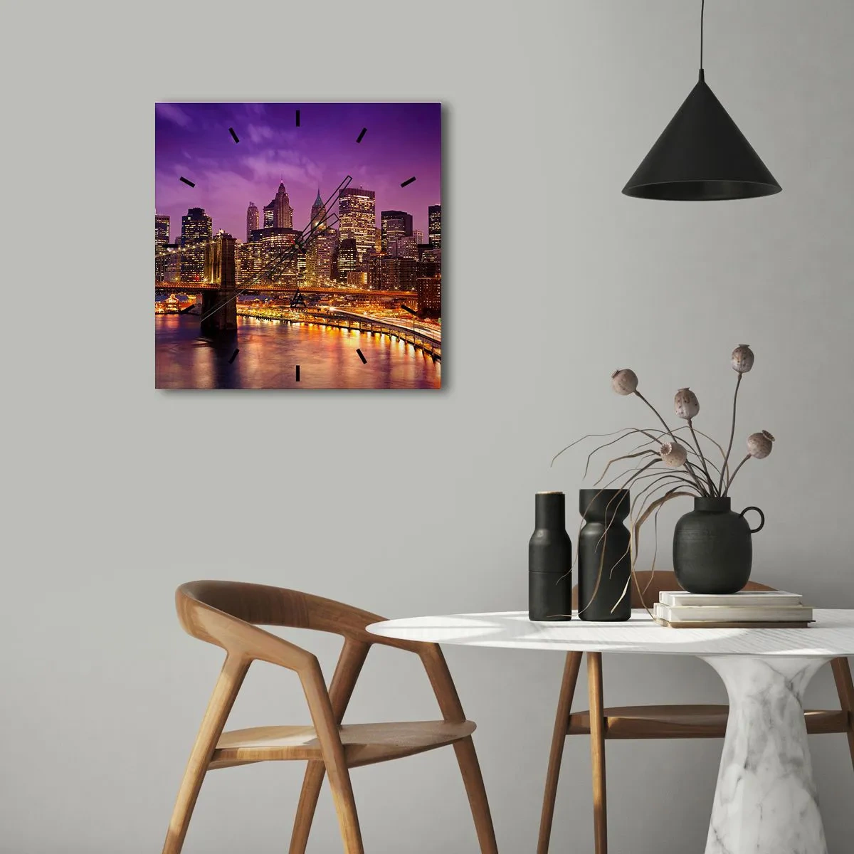 Nástenné hodiny - Fialovo-zlatý Manhattan - 30x30 cm