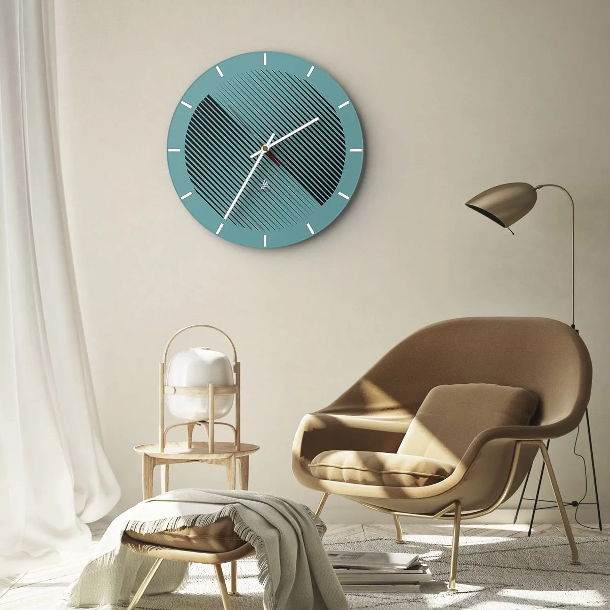 Nástenné hodiny - Tyrkysové pozadie s čiernymi diagonálnymi čiarami v geometrickom usporiadaní - 30x30cm - Kruh – geometrická variácia - Moderná nástenná dekorácia do obývacej izby, kuchyne a spálne ARTTOR