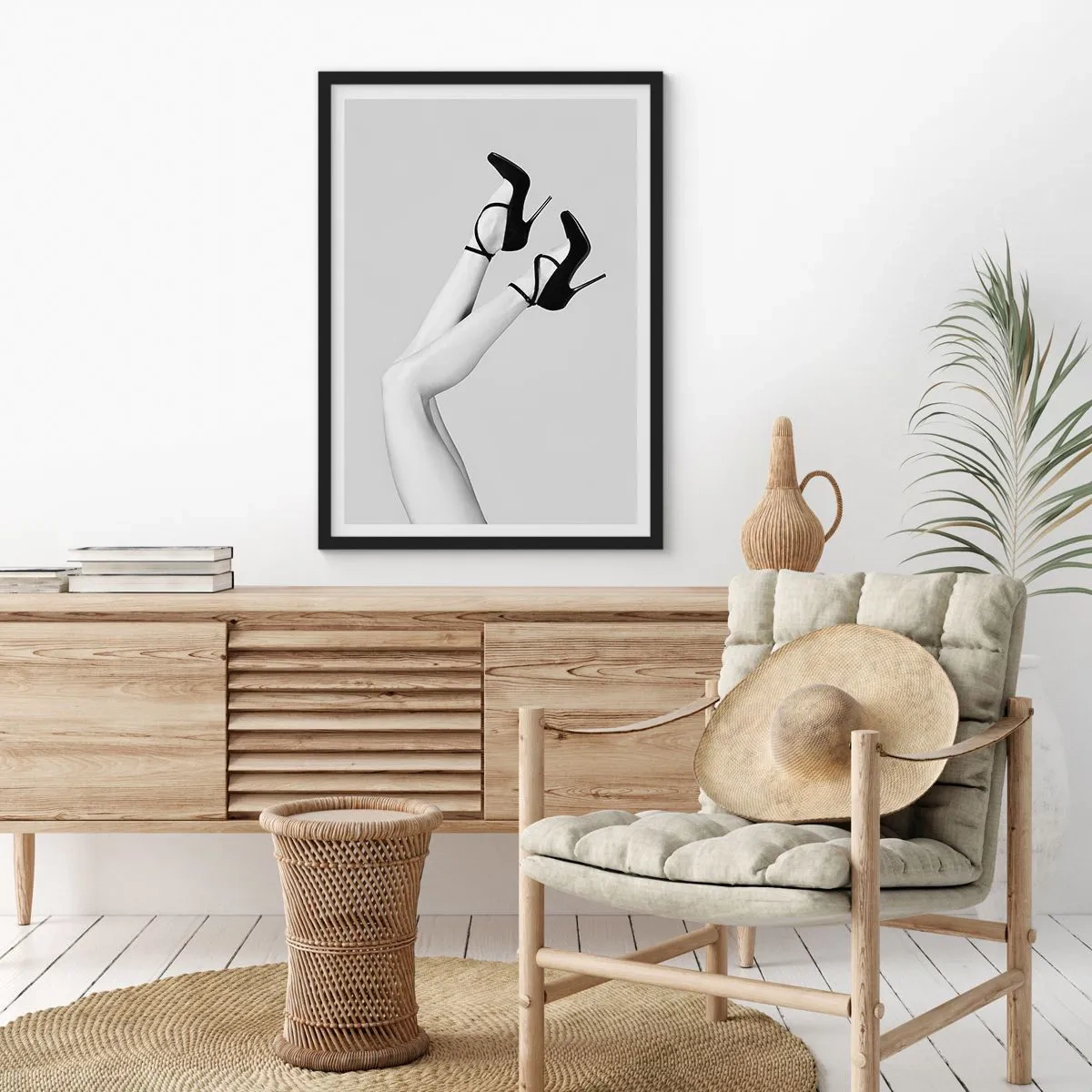 Plagát v čiernom ráme - Štýlové nohy v čiernych vysokých podpätkoch - 50x70cm - Hore nohami - Moderná nástenná dekorácia do obývacej izby a spálne ARTTOR