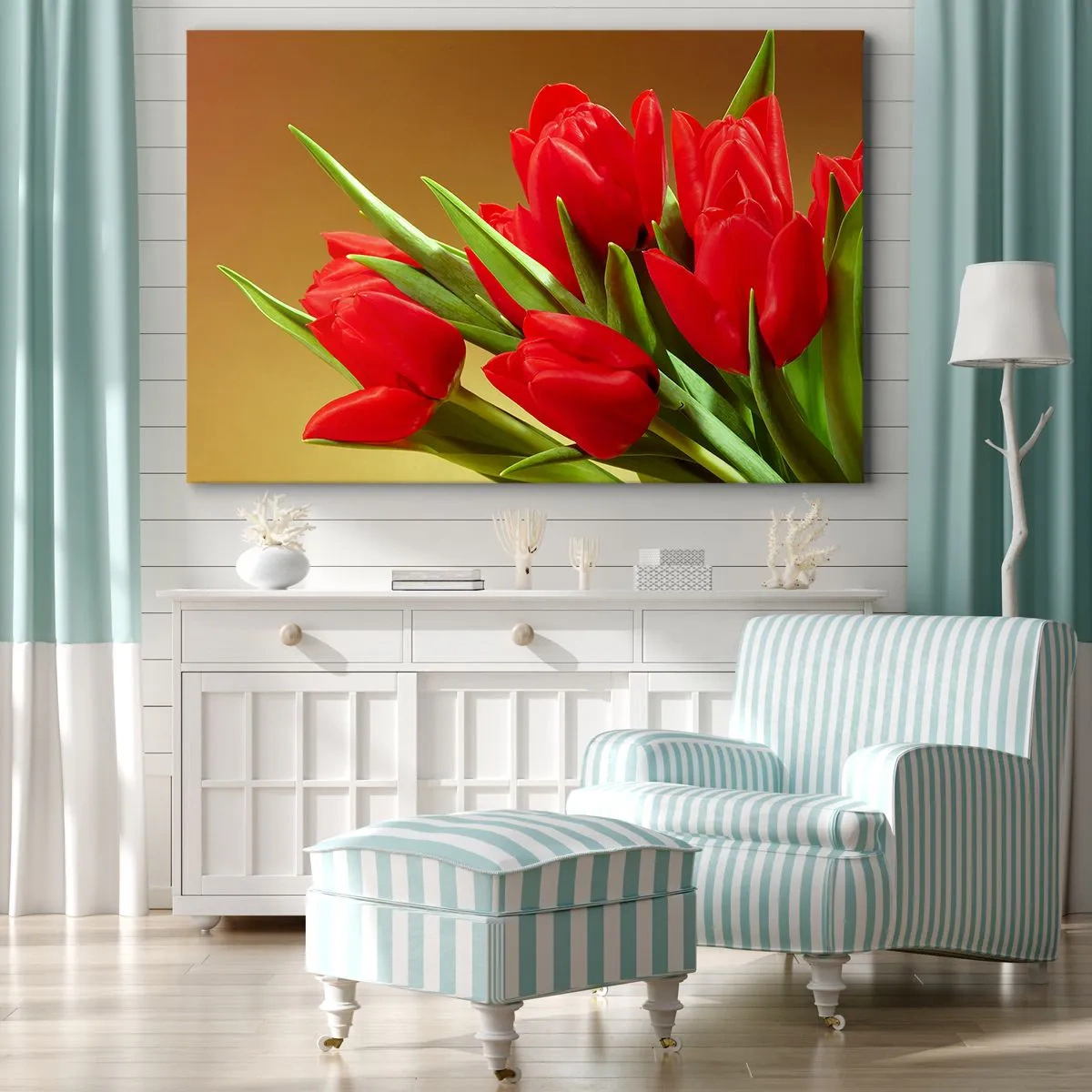 Obraz na plátne - Kytica červených tulipánov na zlatom pozadí so zelenými listami. - 70x50cm - Púčik jarnej radosti - Moderná nástenná dekorácia do obývacej izby a spálne ARTTOR