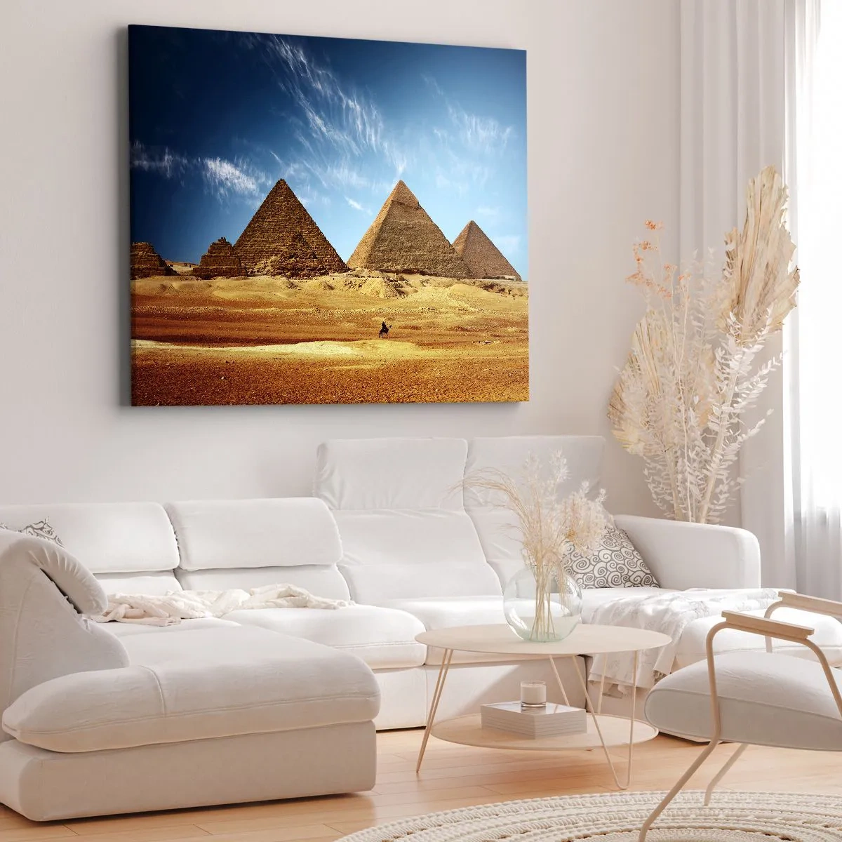 Obraz na plátne - Pyramídy v Gíze proti modrej oblohe a púštnej krajine - 70x50cm - 40 storočí sa na vás pozerá - Moderná nástenná dekorácia do obývacej izby a spálne ARTTOR