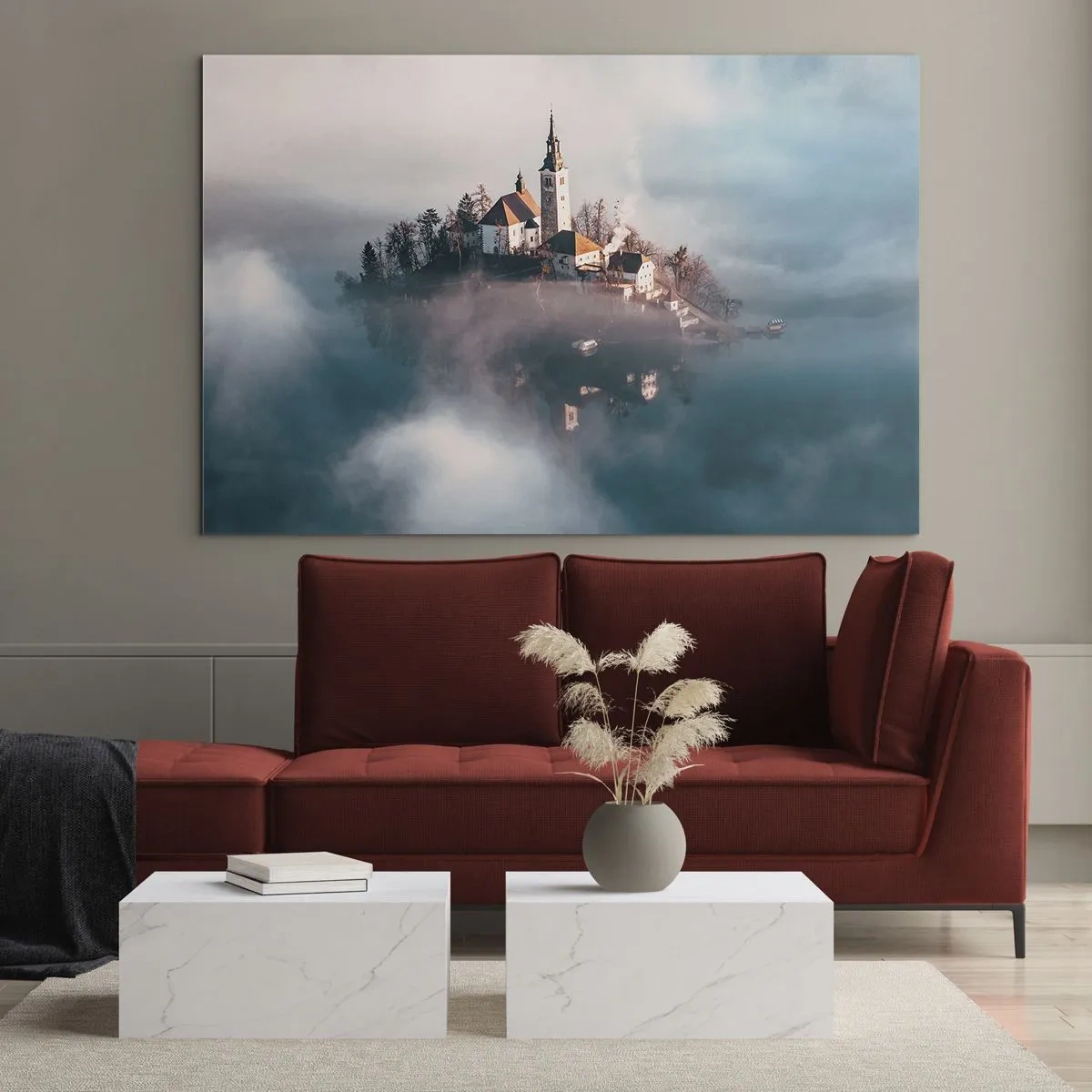 Obraz na skle - Ostrov s kostolom obklopený hmlou na pokojnom jazere - 70x50cm - Ostrov snov - Moderná nástenná dekorácia do obývacej izby a spálne ARTTOR