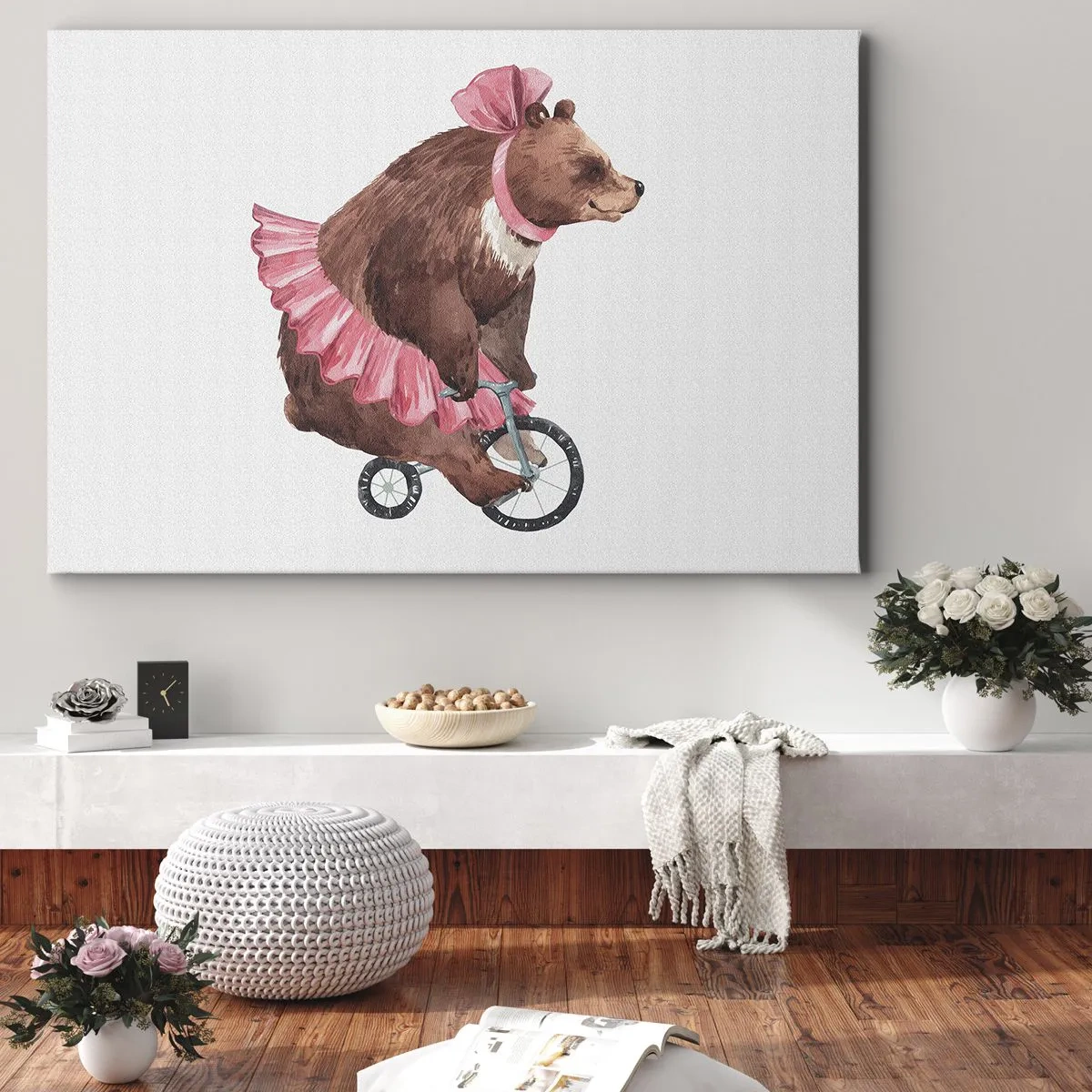 Obraz na plátne - Plyšový medvedík v ružovej sukni na bicykli v retro štýle - 70x50cm - To je ale cirkus! - Moderná nástenná dekorácia do obývacej izby a spálne ARTTOR
