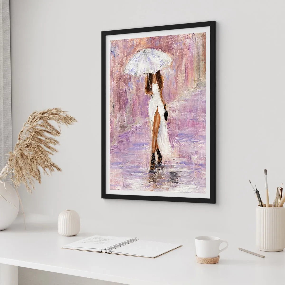 Plagát v čiernom ráme - Žena s dáždnikom v daždi - 50x70cm - V ľaliovom daždi - Moderná nástenná dekorácia do obývacej izby a spálne ARTTOR