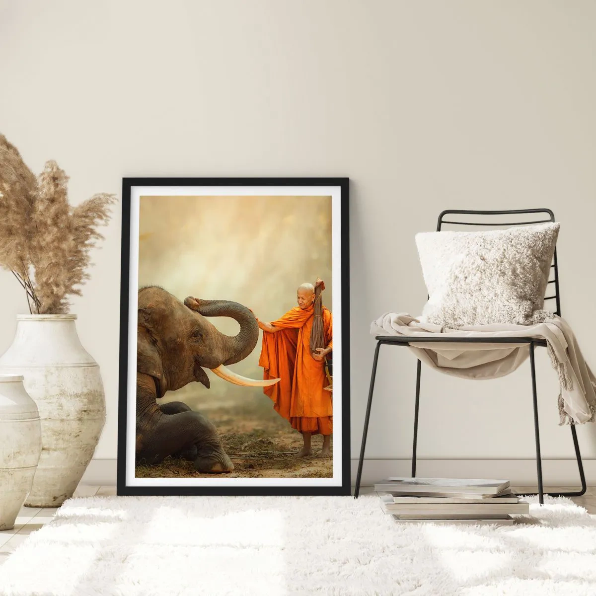 Plagát v čiernom ráme - Mních v oranžovom rúchu so slonom v pozadí - 50x70cm - Stretnutie na cestách - Moderná nástenná dekorácia do obývacej izby a spálne ARTTOR