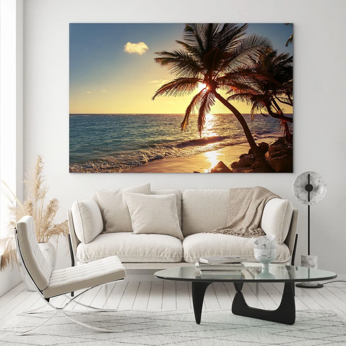 Obraz na skle - Tropická pláž s palmami vo svetle zapadajúceho slnka - 70x50cm - Leto pod palmami - Moderná nástenná dekorácia do obývacej izby a spálne ARTTOR