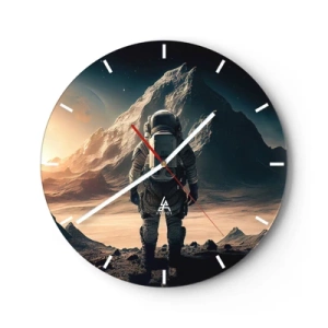 Nástenné hodiny - Astronaut pri pohľade na vesmírnu krajinu s horou - 30x30cm - Nová výzva - Moderná nástenná dekorácia do obývacej izby, kuchyne a spálne ARTTOR
