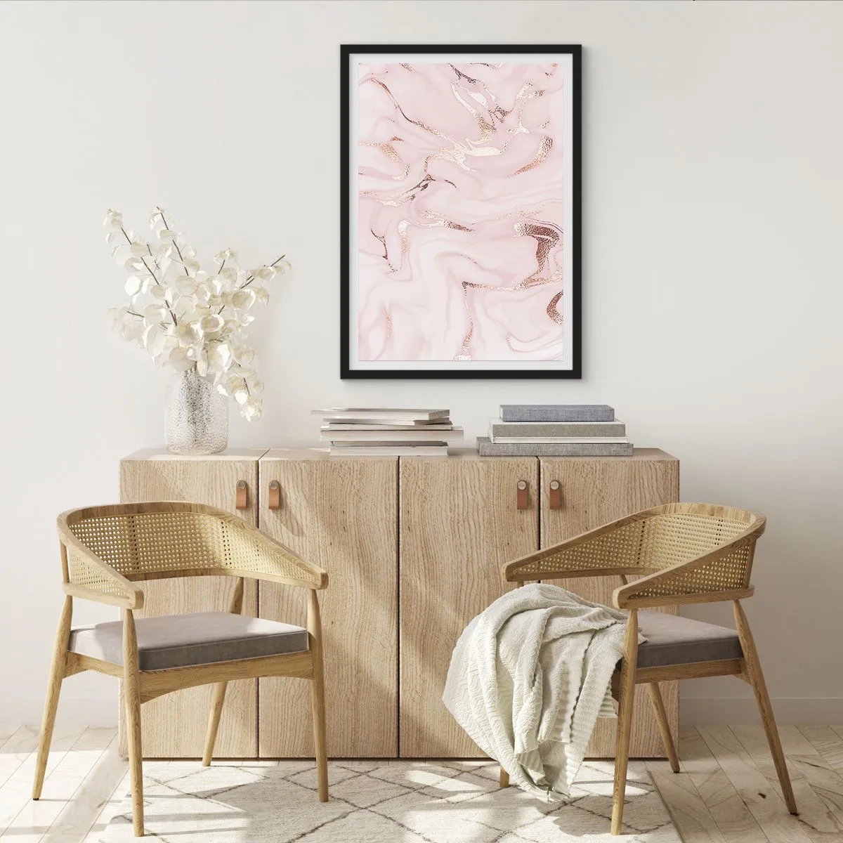 Plagát v čiernom ráme - Elegantný mramorový vzor v odtieňoch ružovej so zlatými akcentmi - 50x70cm - V ružovom šialenstve - Moderná nástenná dekorácia do obývacej izby a spálne ARTTOR