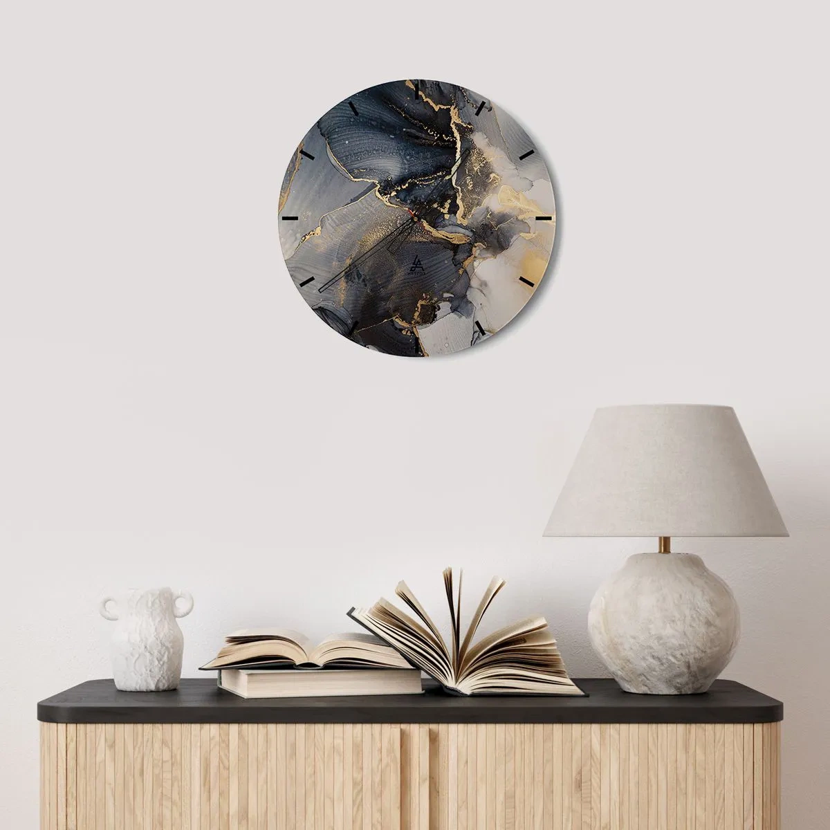 Nástenné hodiny - Tmavé abstraktné vzory so zlatými akcentmi na skle - 30x30cm - Život kameňa - Moderná nástenná dekorácia do obývacej izby, kuchyne a spálne ARTTOR