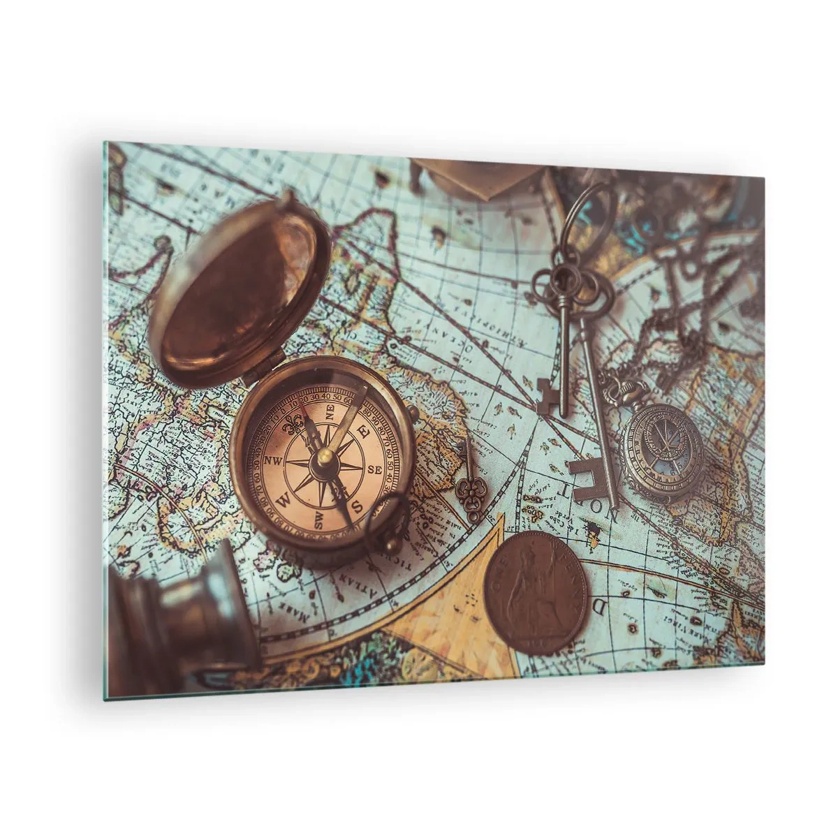 Obraz na skle - Starožitný kompas na pozadí mapy a starožitných kľúčov. - 70x50cm - Pre dobrodruha - Moderná nástenná dekorácia do obývacej izby a spálne ARTTOR